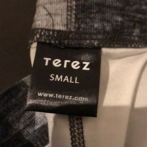 Terez Pants & Jumpsuits - Terez Grey 9” Star Cropped Leggings Size S Small Terez Pants & Jumpsuits - Terez Grey 9” Star Cropped Leggings Size S Small